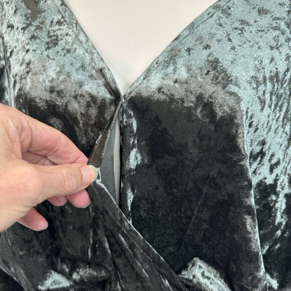 Skylar + Madison Green Velvet Velour Mini Dress Vneck Wide Sleeve Smocked Small - Picture 2 of 6